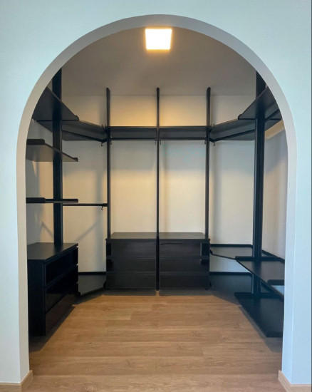 Walk-In Wardrobe  In Nero Finish